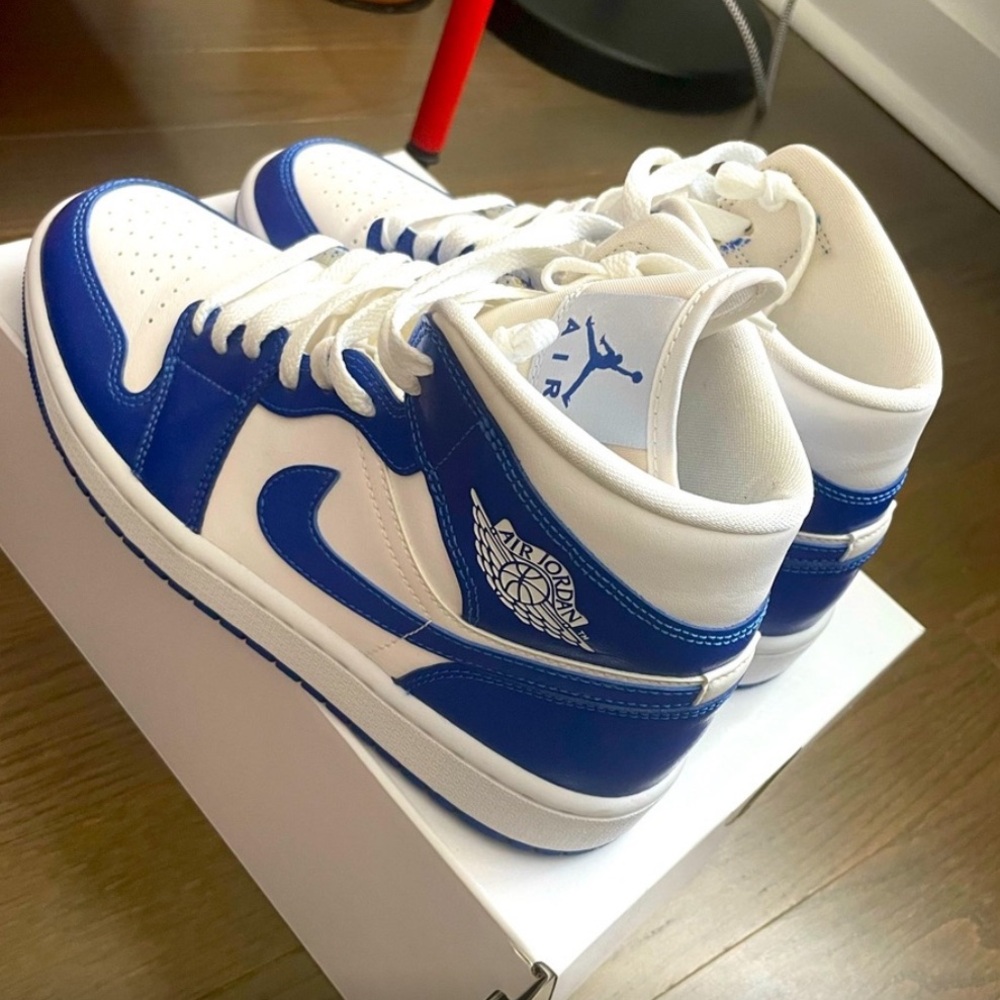Air Jordan 1 Mid White/Hyper Royal US8 women